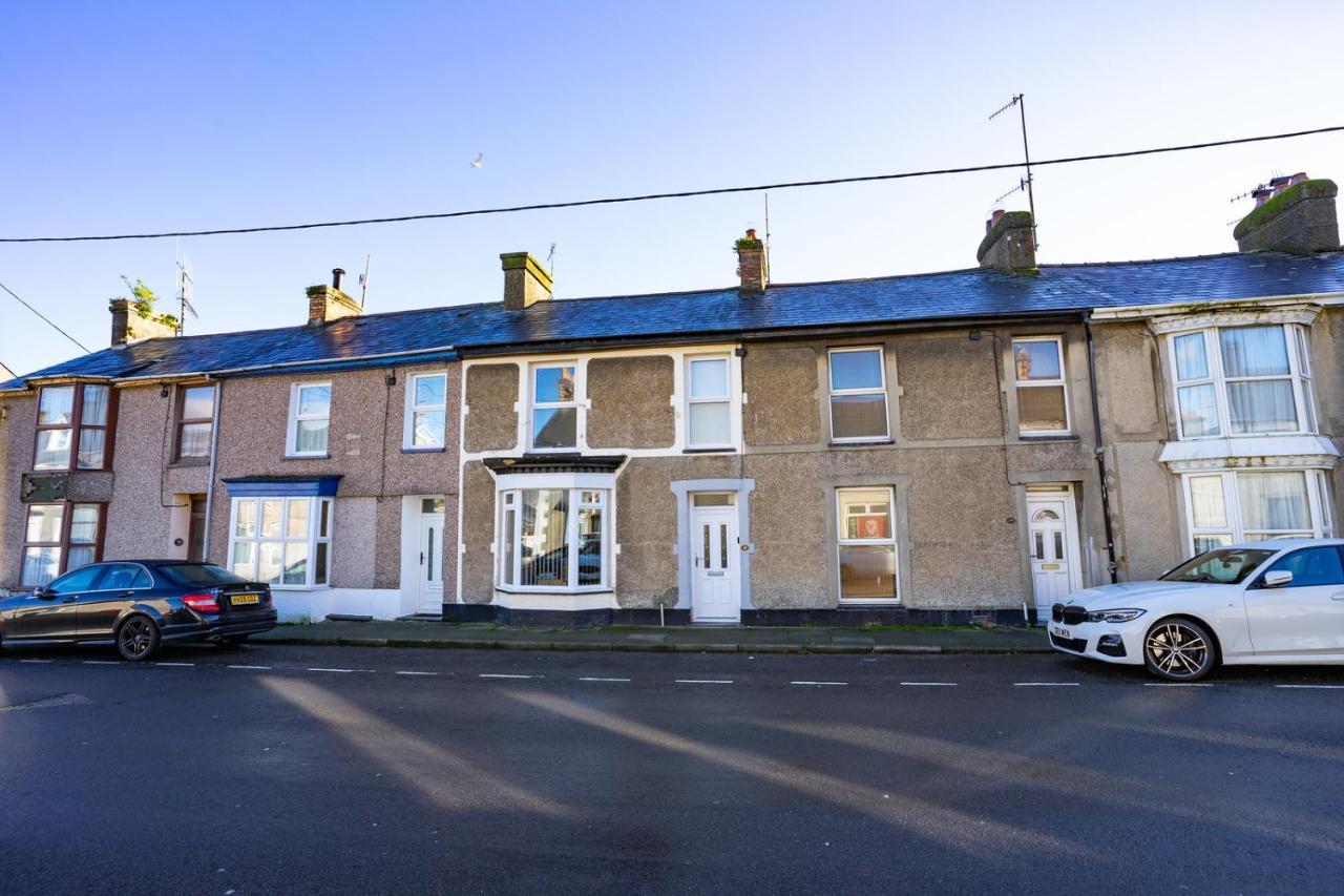 Newly-Renovated, Mid-Terrace Cottage In Porthmadog Exterior photo